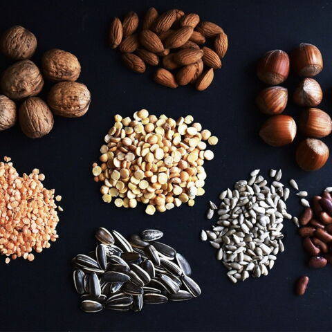 Körner, Nüsse und Bohnen in die Mahlzeiten einbinden