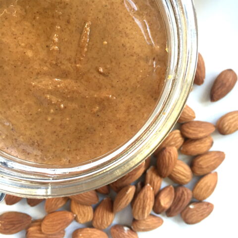 Mandelbutter: Perfektes Nahrungsmittel, um die Fettaufnahme zu verringern