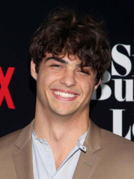 Noah Centineo ziert mit Lana Condor das Cover von “To All the Boys I’ve Loved Before”.