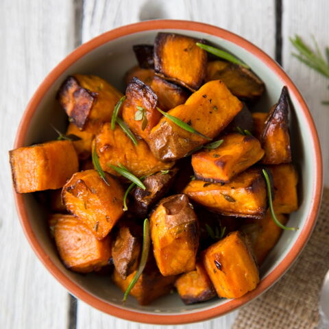 Süßkartoffeln: Liefern Vitamin B6, versorgen die Muskeln und erleichtern die Verdauung