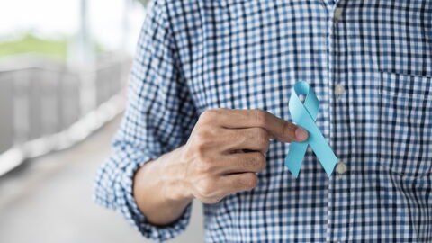 Wer vor dem 50. Lebensjahr masturbiert, reduziert das Risiko an Prostatakrebs zu erkranken. Wer jedoch älter als 50 ist und masturbiert, erhöht das Risiko.