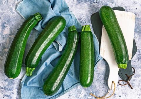 Zucchini enthalten 21 mg / 100 g