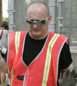 BOY GEORGE - Der Sänger wurde zu 15 Monaten Gefängnis verurteilt, nachdem er seinen Escort Boy bei einem gewagten Fotoshooting zu lange angekettet hatte. Das „Model“ hatte dem Star lange den Hof gemacht und musste dafür teuer bezahlen.