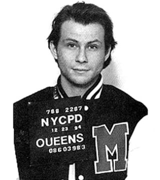 CHRISTIAN SLATER - Am Höhepunkt des Ruhms lässt sich der Schauspieler auf eine Verfolgungsjagd mit der Polizei ein, bevor er sie mit einigen Kong-Fu-Griffen attackiert. Ergebnis: 10 Tage Bedenkzeit im Gefängnis.