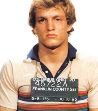 WOODY HARRELSON - Ökologe von Herzen stieg der Schauspieler auf die Golden Gate Bridge in San Francisco, um gegen das Fällen seltener Bäume zu demonstrieren. Dafür wurde er festgenommen.