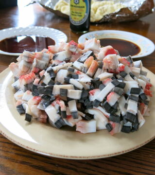 Grönland – Muktuk ist ein traditionelles Gericht, das aus der Haut und dem Fleisch von Walen besteht. Wird roh gegessen und in Essig aufbewahrt.