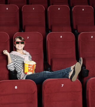 Ihr seid glücklich, weil ihr heimlich Bonbons reingeschmuggelt habt? Toll, den Angestellten ist es eh egal…