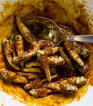 Israel – Grashüpfer sind hier äußerst beliebt und lassen sich mit verschiedenen Saucen zubereiten