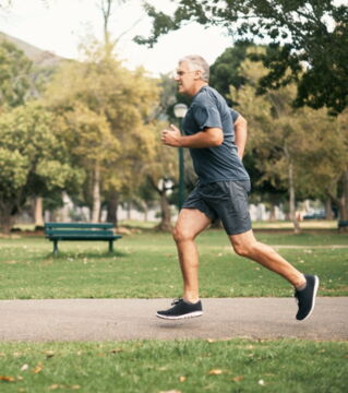 Zu viel Cardio: Damit verliert ihr euren Muskelzuwachs wieder! Deswegen müssen 36 Stunden zwischen den Workouts liegen.