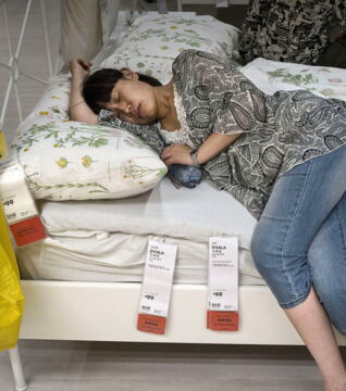 Bei Ikea dürft ihr ein kleines Schläfchen machen. Kein Angestellter wird euch je dabei stören.