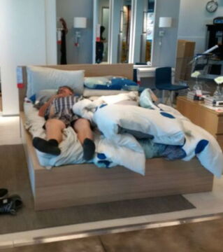 Die Bettwäsche wird jedoch nicht oft gewechselt. Die Mitarbeiter warten, bis sie wirklich dreckig ist.