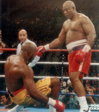 10. Georges Foreman sammelte im Laufe seiner Karriere fast ausschließlich KOs. Er wurde von allen seinen Gegnern sehr gefürchtet, außer von Mohamed Ali. Er schaffte es sogar, im Alter von 49 Jahren noch einmal Weltmeister zu werden