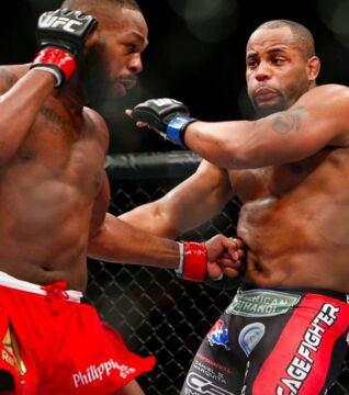 2. Jon Jones vs. Daniel Cormier - Jones hat Cormier nach einem verbissenen Kampf besiegt