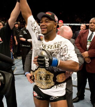 2. Rashad Evans gewinnt die 2. Staffel von The Ultimate Fighter im Jahre 2005. Er gewinnt 2008 den UFC-Gürtel im Halbschwergewicht gegen Forrest Griffin und behält ihn bis 2009