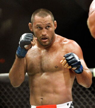 3. Dan 'Hendo' Henderson (32-14, 16 KO). Ehemaliger Pride und Strikeforce Champion, wird bei der UFC 204 um den Titel im Mittelgewicht kämpfen