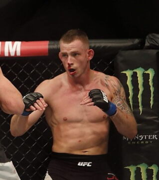 3. Krzysztof Jotko: 27-jähriger polnischer Kämpfer. Er hat mit seinen 19 Siegen und 1 Niederlage bereits viel Erfahrung. Er hat 6 von seinen 7 Kämpfen im Mittelgewicht bei der UFC gewonnen