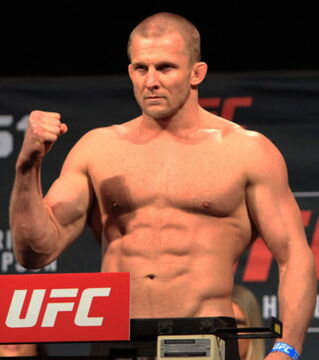 5. Misha Cirkunov: 29-jähriger lettischer Kämpfer. Er ist Experte für Submissions und kumuliert 13 Siege und nur 2 Niederlagen. Er ist unbesiegt bei der UFC und erzielte 4 Siege im Lighten-Heavyweights in Folge