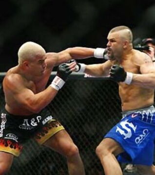 6. Chuck Liddell vs. Tito Ortiz - Trash-Talk, überdimensioniertes Selbstbewusstsein, beide Kämpfe waren wunderbar. Ergebnis? Liddell hat zwei Mal gewonnen.