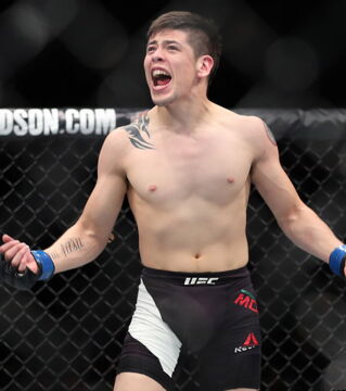 7. Brandon Moreno: 23-jähriger mexikanischer Kämpfer. Er ist Spezialist für Submissions und gewann bei der UFC zwei Kämpfe hintereinander. Er gehört zu den vielversprechendsten im Flyweight und hat 13 Siege und nur 3 Niederlagen auf seinem Konto