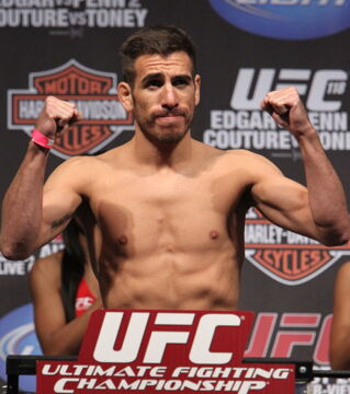 7. Kenny Florian verliert im Finale um den Titel im Mittelgewicht in der ersten Staffel von The Ultimate Fighter. Er kämpfte 3 Mal um einen Titel in 4 verschiedenen Gewichtsklassen