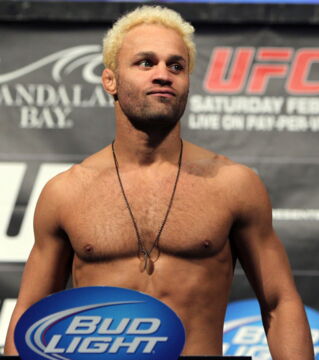 9. Josh Koscheck nahm an The Ultimate Fighter 1 teil. Er ist mit seinen 25 Kämpfen bei der UFC (davon 15 Siege) der Kämpfer mit der drittgrößten Anzahl an Kämpfen. 2010 kämpfte er gegen Georges St-Pierre um den Titel, verlor aber