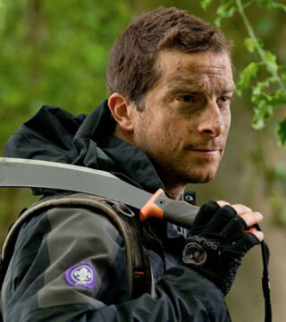 Bear Grylls, der Star von Discovery Channel hat den 2. Dan in Karate. Gegen die Natur hilft er bestimmt nicht viel.