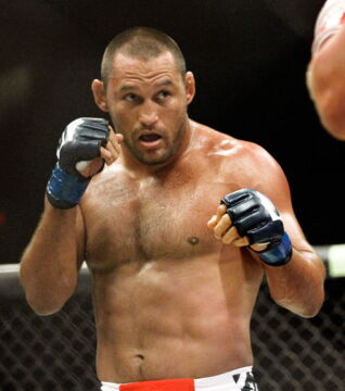 Dan Handerson - Seine Schläge sind so stark, dass sie einen Spitznamen haben “H Bomb“