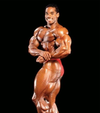 Flex Wheeler - Er feiert große Erfolge und wird sogar von Arnold Schwarzenegger persönlich beglückwünscht. Er gilt als einer der talentiertesten Bodybuilder und gewinnt vier Mal die Arnold Classics.