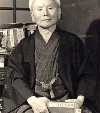 Gichin Funakoshi (1868-1957) ist der Begründer des Shotokan-Karates, der noch heute praktiziert wird