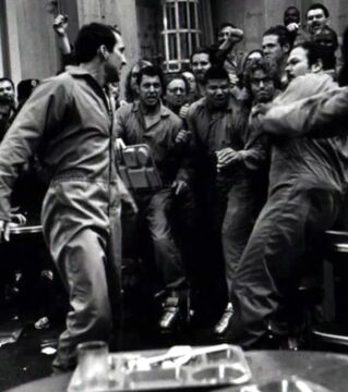 Jailhouse Rock, die gute alte Schlägerei, deren Techniken für kleine Räume angepasst sind, um in einer Zelle kämpfen zu können. Einige behaupten, dass es dem Savage ähneln würde