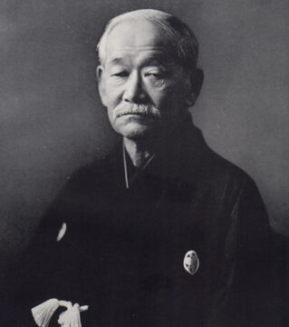 Jigaro Kano (1860-1938) ist der Judo Begründer. Es ist auch der erste asiatische Mitglied im Internationalen Olympischen Komitee (IOK)