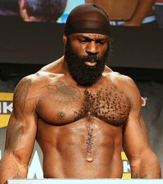 Kimbo Slice hat den Großteil seiner Kämpfe auf der Straße und ohne Handschuhe bestritten, bevor er zu der UFC kam