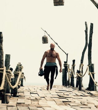 Sogar nach dem Angeln sieht man Jason Statham seine Kämpfernatur an!