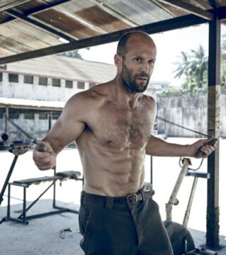 Um so einen Körper zu bekommen, hat er wohl ein bisschen Zeit im Fitnessstudio investiert