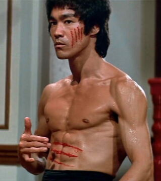 18 Der Mann mit der Todeskralle: Einer der besten Bruce Lee Filme, bei denen der Kampfsportler beeindruckend viel Kraft beweist.