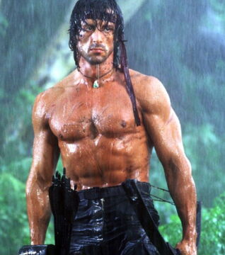 2 Rambo: Die Kultfilme sind nicht nur für Sylvester Stallone’s Muskeln bekannt geworden, sondern auch für dessen Schlagfertigkeit.