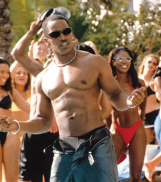 8 An jedem verdammten Sonntag: In diesem amerikanischen Film über Football konnten wir den Sixpack von Jamie Foxx bewundern.
