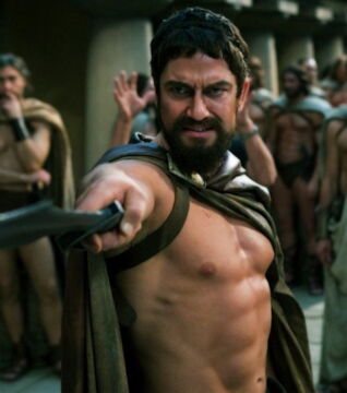 Aber Gerard Butler transformierte sich für den Film "300" und trainierte 4 Monate lang. Das Ergebnis ist verblüffend