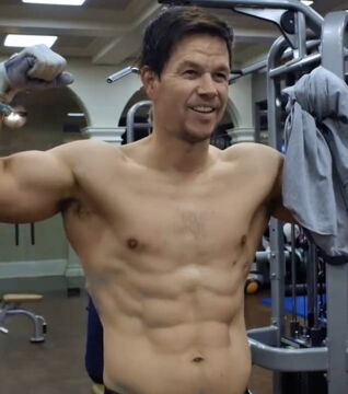 ...aber in „Pain and Gain" zeigt er sich mit perfektem Sixpack!