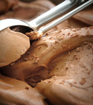 Abnehm-Killer: Eis ist eine wahre Zuckerbombe! Darauf solltet ihr UNBEDINGT verzichten! Eine Alternative wäre Magerquark-Eis!