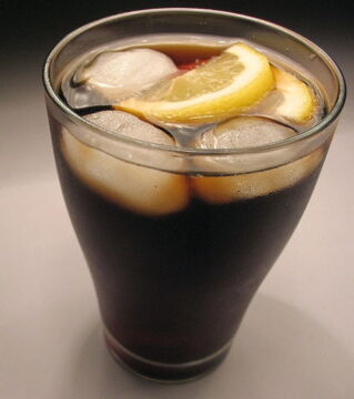 Abnehm-Killer: Softgetränke ohne Zucker enthalten Süßstoffe und dadurch bekommt man Heißhunger! Trinkt lieber Wasser!