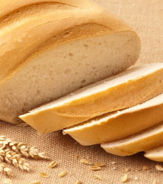 Abnehm-Killer: Weißbrot enthält weniger Ballaststoffe als Vollkornbrot! Die Stärke im Verdauungstrakt wird schneller gespalten. Dadurch gelangt der Zucker schneller ins Blut