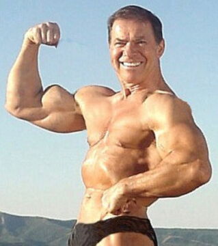 Bis zum Ende behielt er einen sehr sportlichen Körper! 2014 starb er im Alter von 75 Jahren