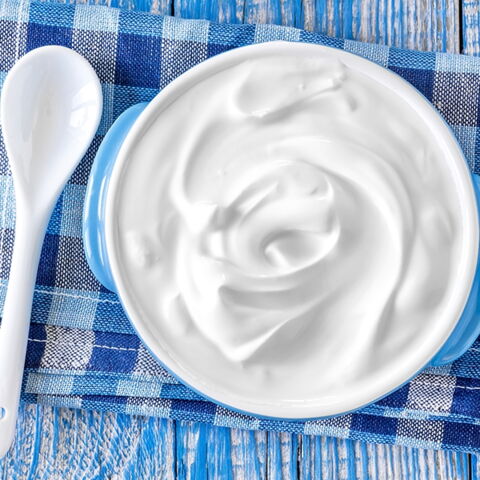 Magerquark ist preiswert und unterstützt den Muskelaufbau. Foto: Getty Images