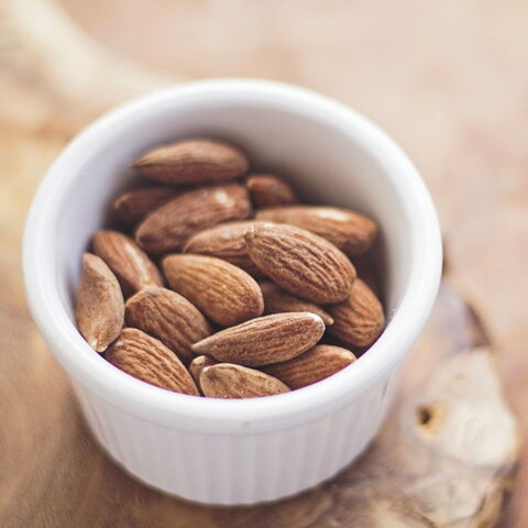 Mandeln sind ein gesunder Snack für zwischendurch. Willst du deinen Fettkonsum einschränken, solltest du aber auf sie verzichten. Foto: Pixabay