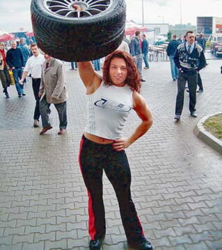 Platz 4: Aneta Florczyk, 2003 Weltmeisterin und stärkste Frau der Welt im Jahr 2003, 2005, 2006 und 2008. Noch nie hat eine Frau so oft den Titel gewonnen