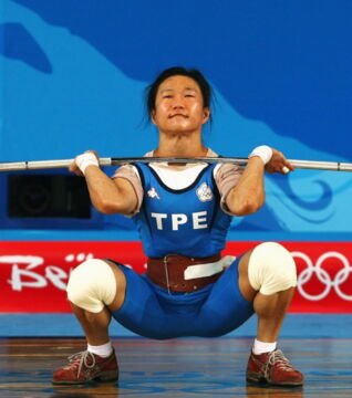 Platz 7: Chen Wei Ling, eine taiwanesische Gewichtheberin, hat bei den Olympischen Spielen in Peking Bronze gemacht. Sie kann Gewichte heben, die dreimal so schwer sind wie sie