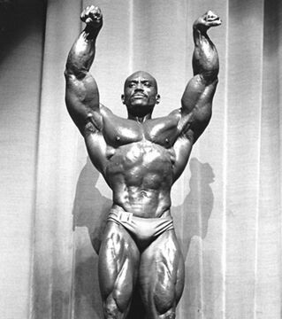 Sergio Oliva: Der in Kuba geborene Amerikaner tritt nach Lary Scott das Erbe an und gewinnt 3 Titel in Folge 1967, 68 und 69