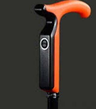 Ältere Zielgruppen bleiben nicht außen vor: Der smarte Gehstock „SmartCane“ kann dank integriertem GPS-Sensor den Standort erkennen und in Notsituationen Notfall-SMS an Verwandte oder Freunde verschicken