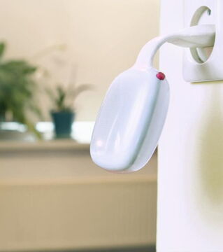 Das stylische Wattcher-Energiemessgerät zeigt den gesamten Stromverbrauch im ganzen Haus an. Es hilft dir, deinen Verbrauch zu optimieren, da du erkennst, an welchen Stellen du noch Energie sparen kannst